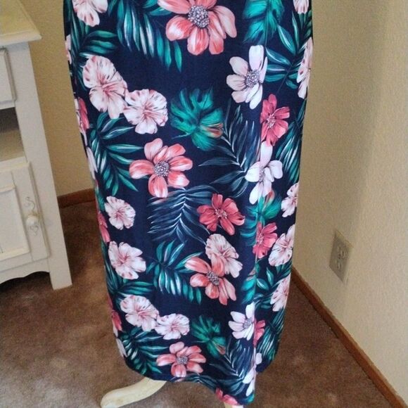 Curlbiuty Soft Knit Maxi Dress - Picture 3 of 10